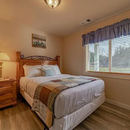 Elk Meadow Cabins 17A Gold Rush Suite